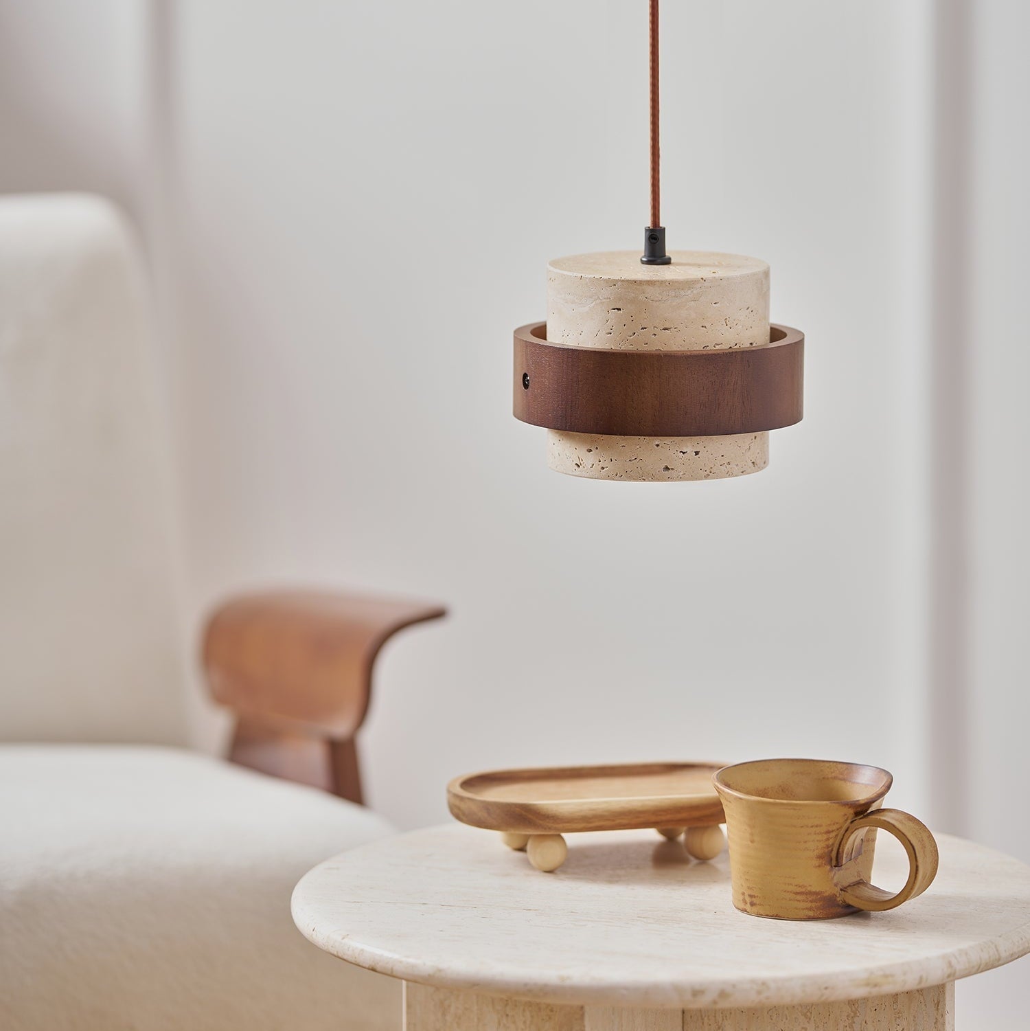 Arluna | Lampada a Sospensione in Travertino con Dettagli in Legno di Noce per Illuminazione Ambientale Moderna