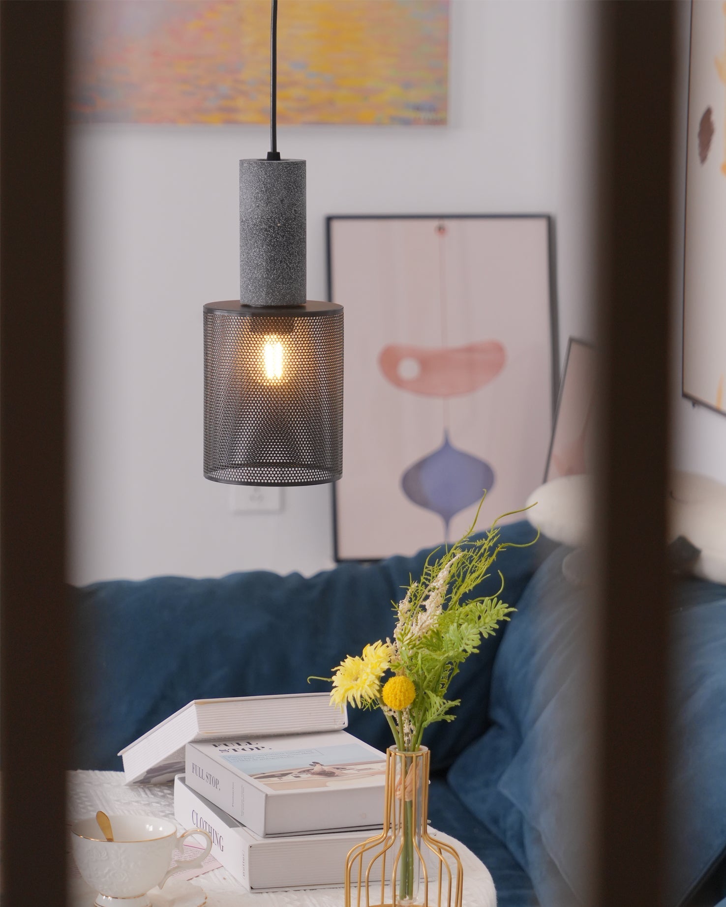 Virexo | Lampada a sospensione in cemento industriale con paralume cilindrico per interni moderni
