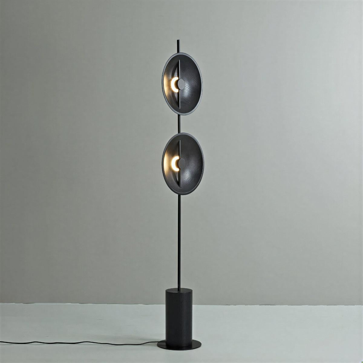 Lampada da Terra Contemporanea con Design Artistico a Doppio Disco