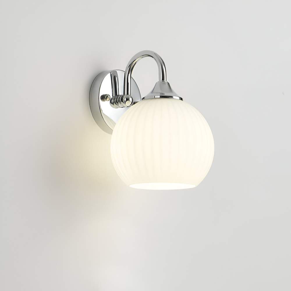GlowSphere – Lampada da parete in vetro striato a forma di sfera moderna