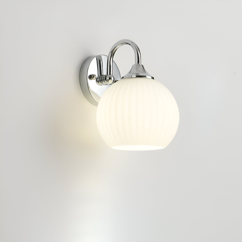 GlowSphere – Lampada da parete in vetro striato a forma di sfera moderna