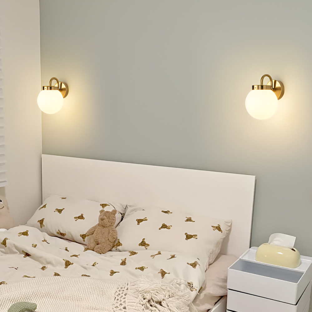 GlowSphere – Lampada da parete in vetro striato a forma di sfera moderna