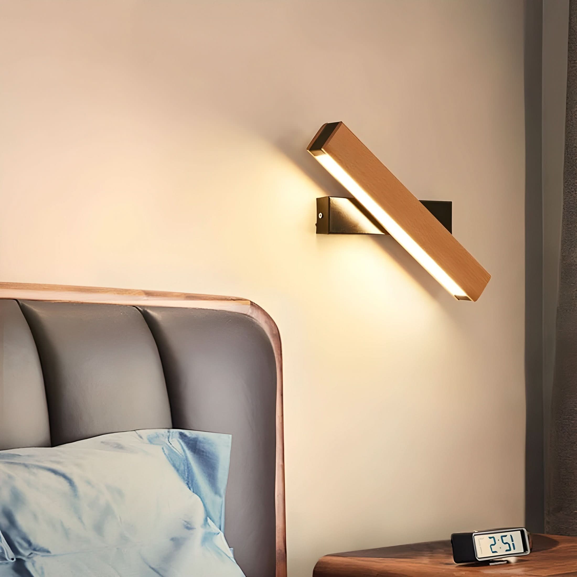 Lampada da Parete LED in Legno Minimalista con Braccio Regolabile