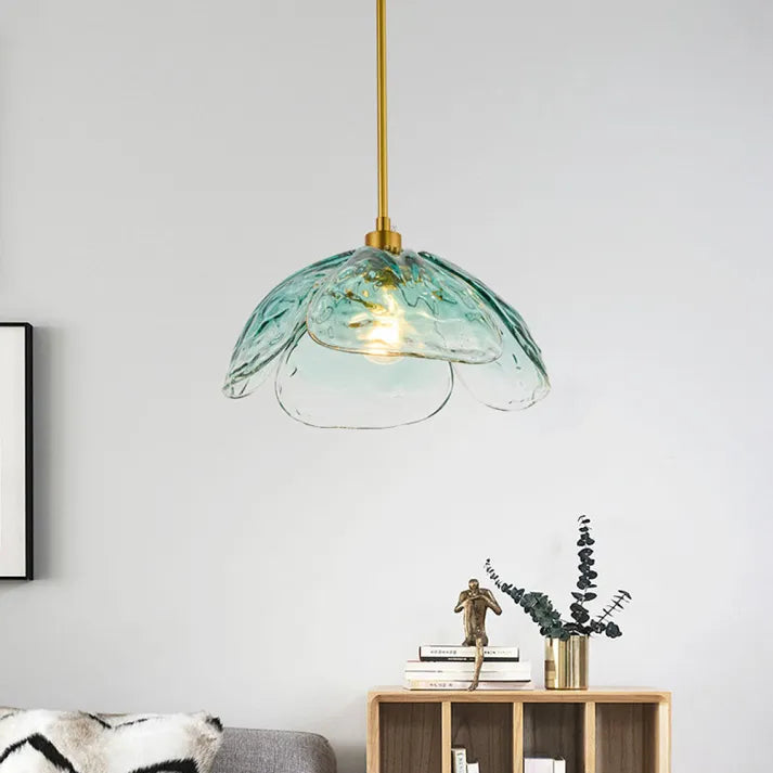 Lampada Moderna a Forma di Fiore: Un Connubio di Arte e Funzionalità
