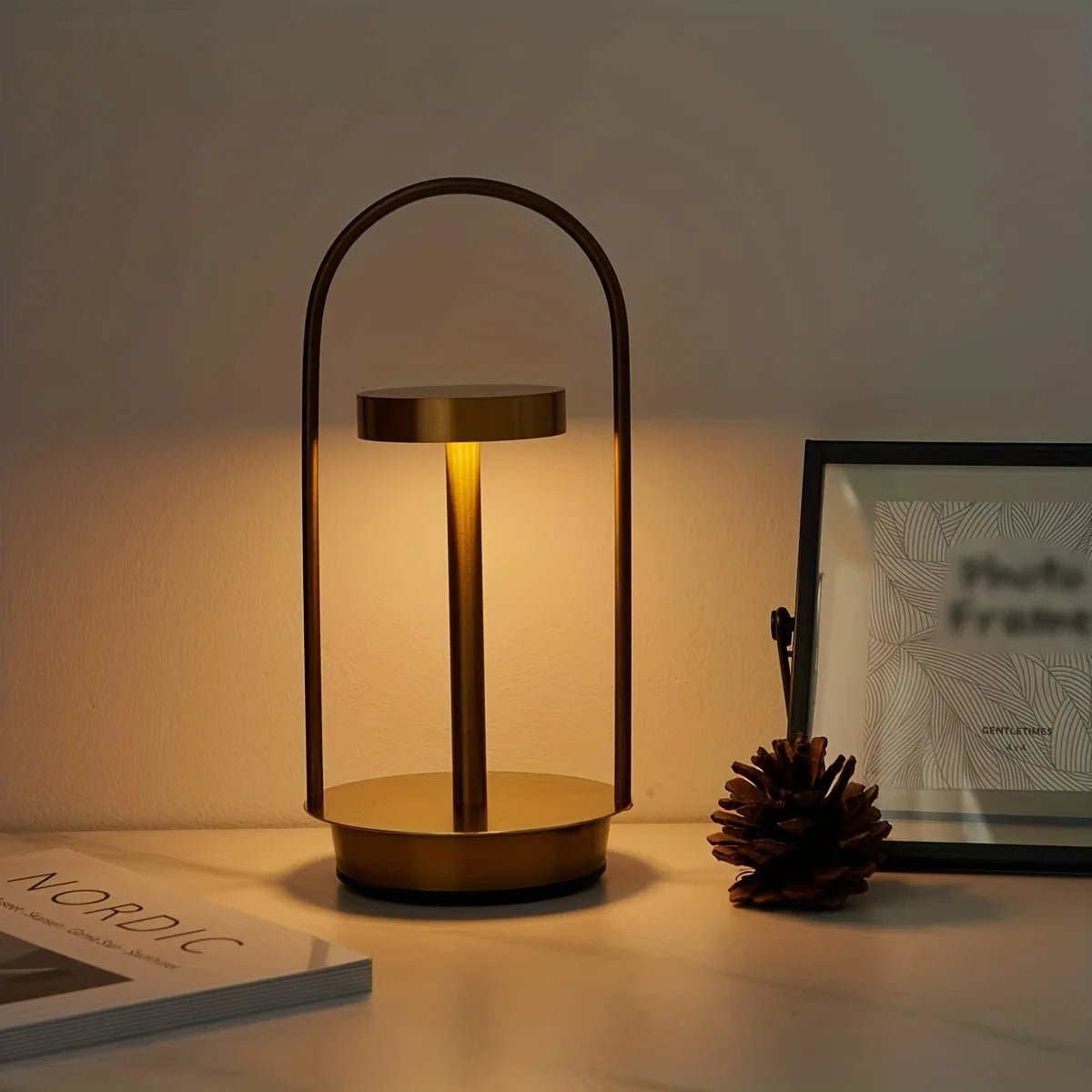 Estraglo – Lampada da tavolo LED Dimbart con design moderno e ricarica USB