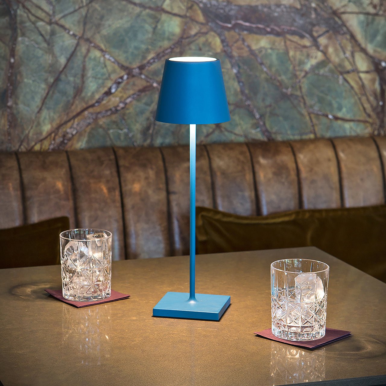 LumoTall – Lampada da tavolo dimmerabile nera con controllo touch e ricarica wireless (38 cm)