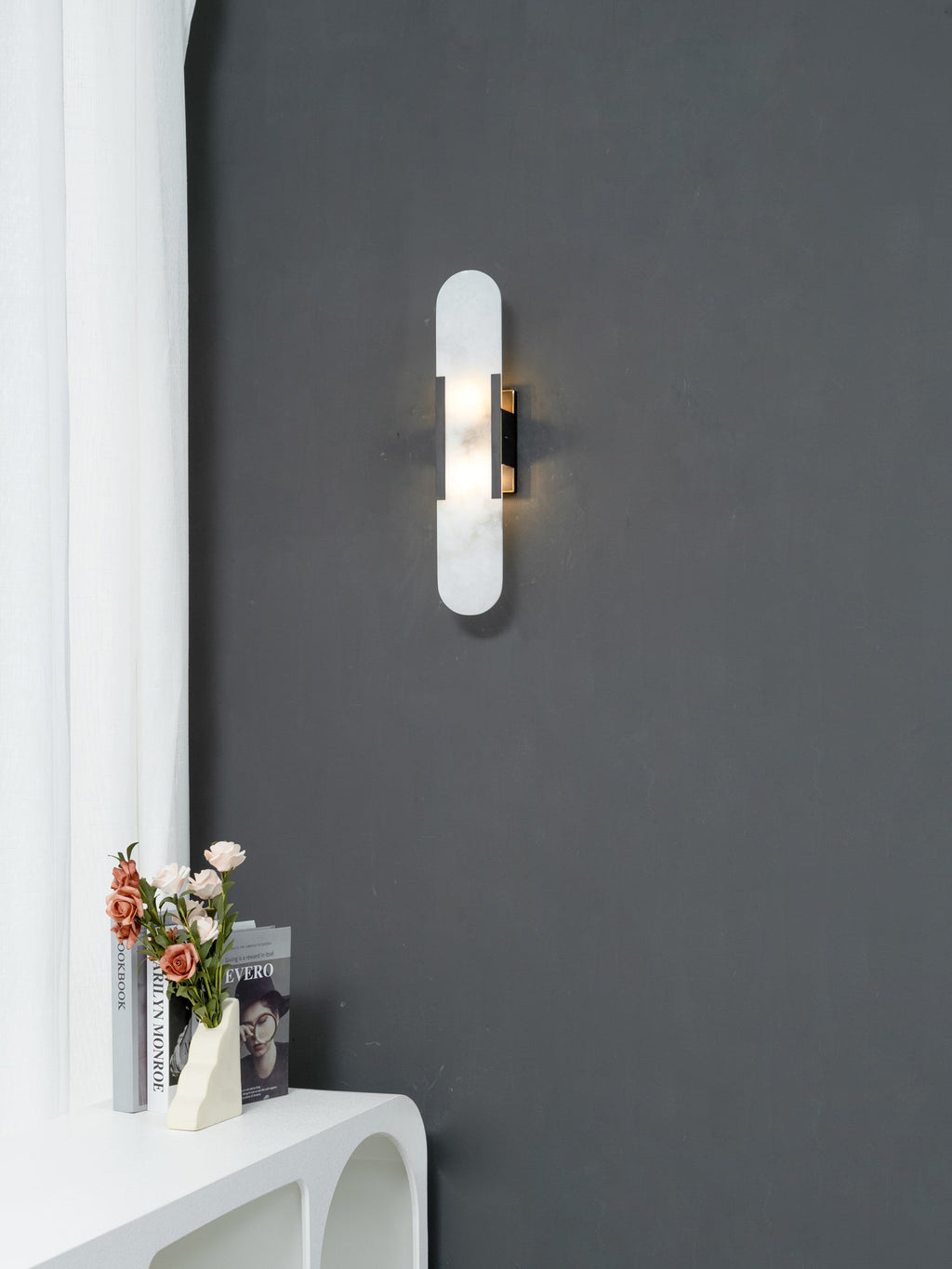 Applique da parete ovale in marmo con illuminazione ambientale LED soffusa