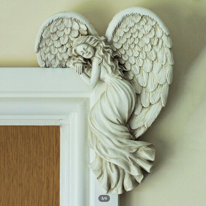 Decorazione per telai di porte con ali d'angelo in resina