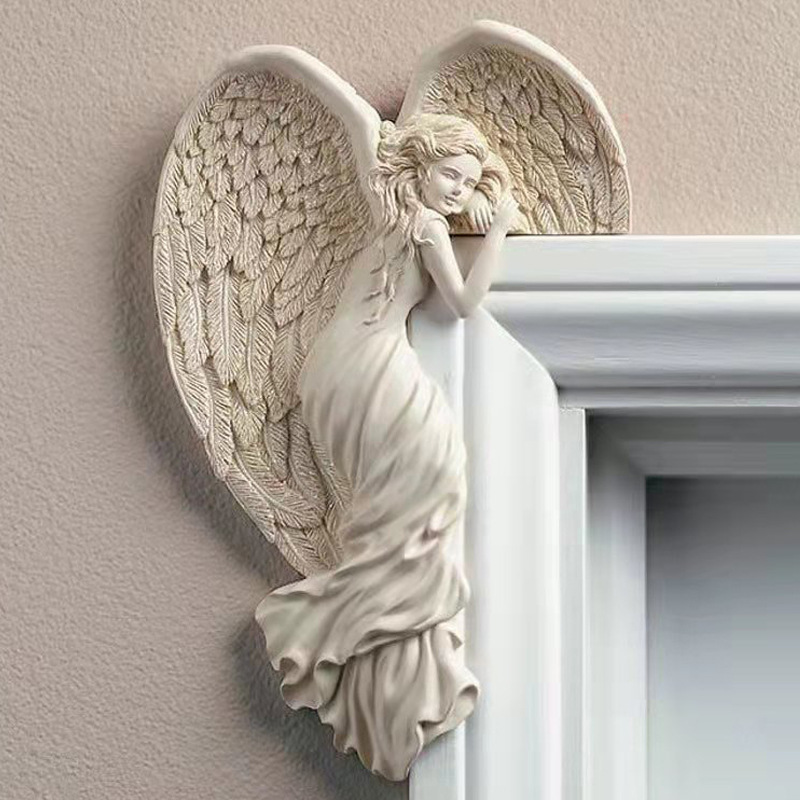 Decorazione per telai di porte con ali d'angelo in resina