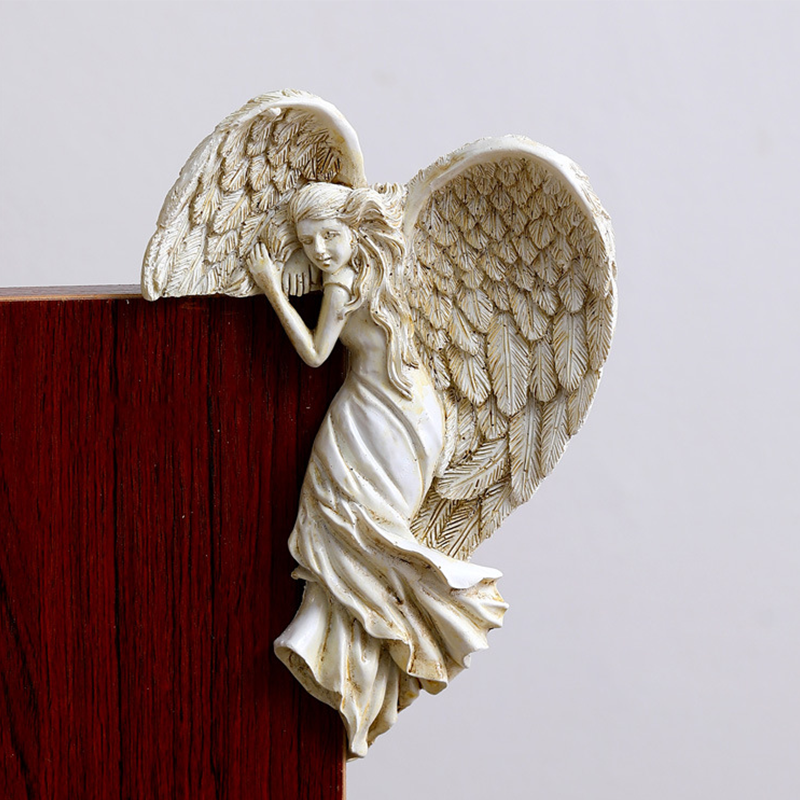 Decorazione per telai di porte con ali d'angelo in resina