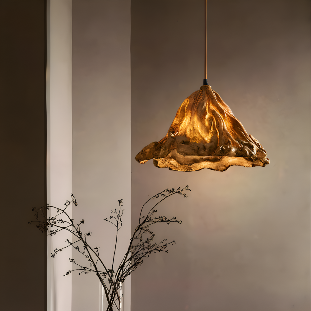 MagmaLume – Lampada a sospensione artistica ispirata ai vulcani in resina e metallo