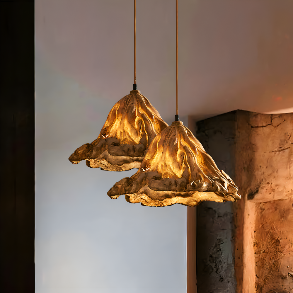 MagmaLume – Lampada a sospensione artistica ispirata ai vulcani in resina e metallo