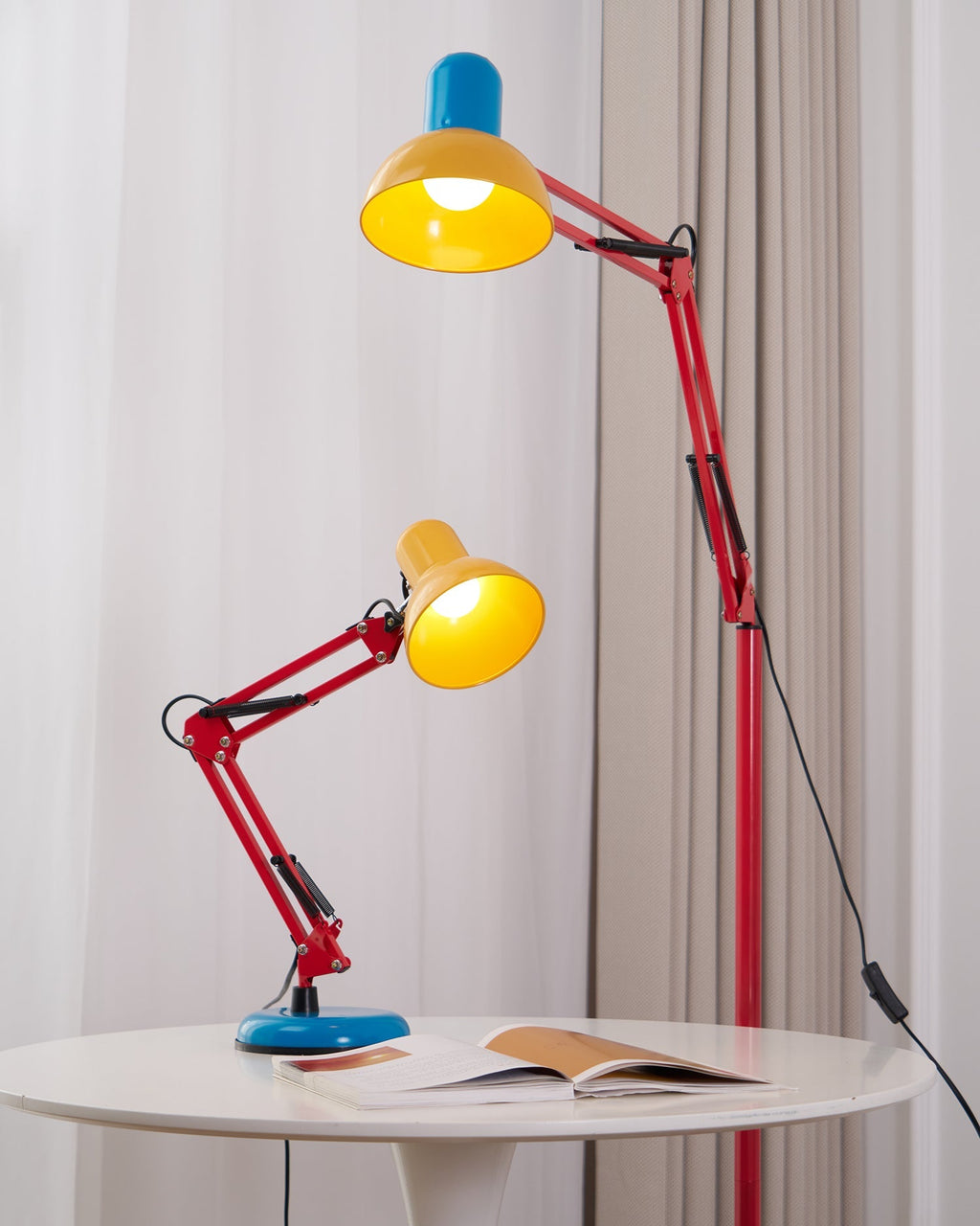 Noreya | Lampada da Terra Regolabile in Stile Memphis con Design dai Colori Audaci