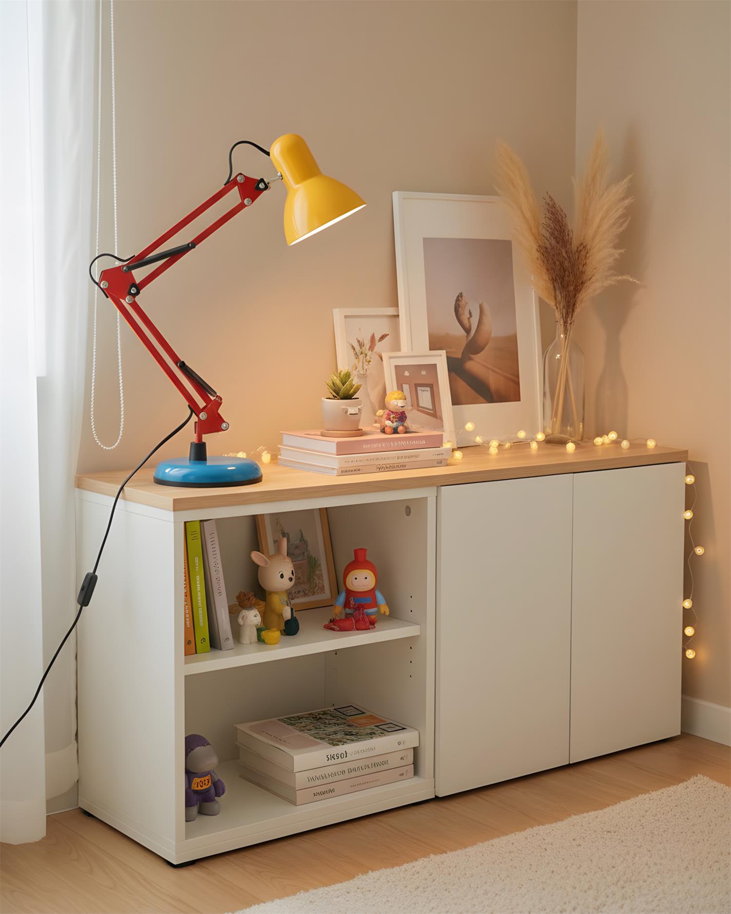 Velmora | Lampada da Scrivania Regolabile e Colorata con Braccio Meccanico e Design Plug-In