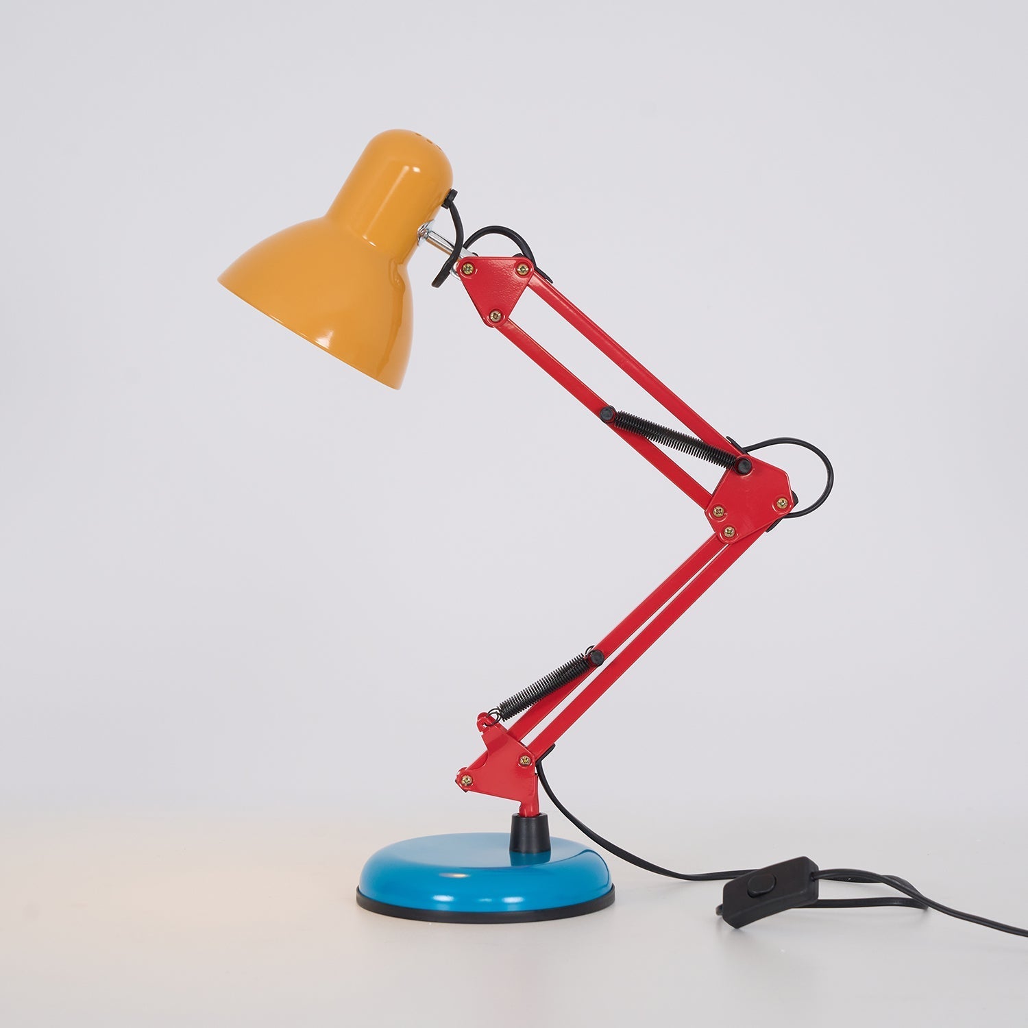 Velmora | Lampada da Scrivania Regolabile e Colorata con Braccio Meccanico e Design Plug-In