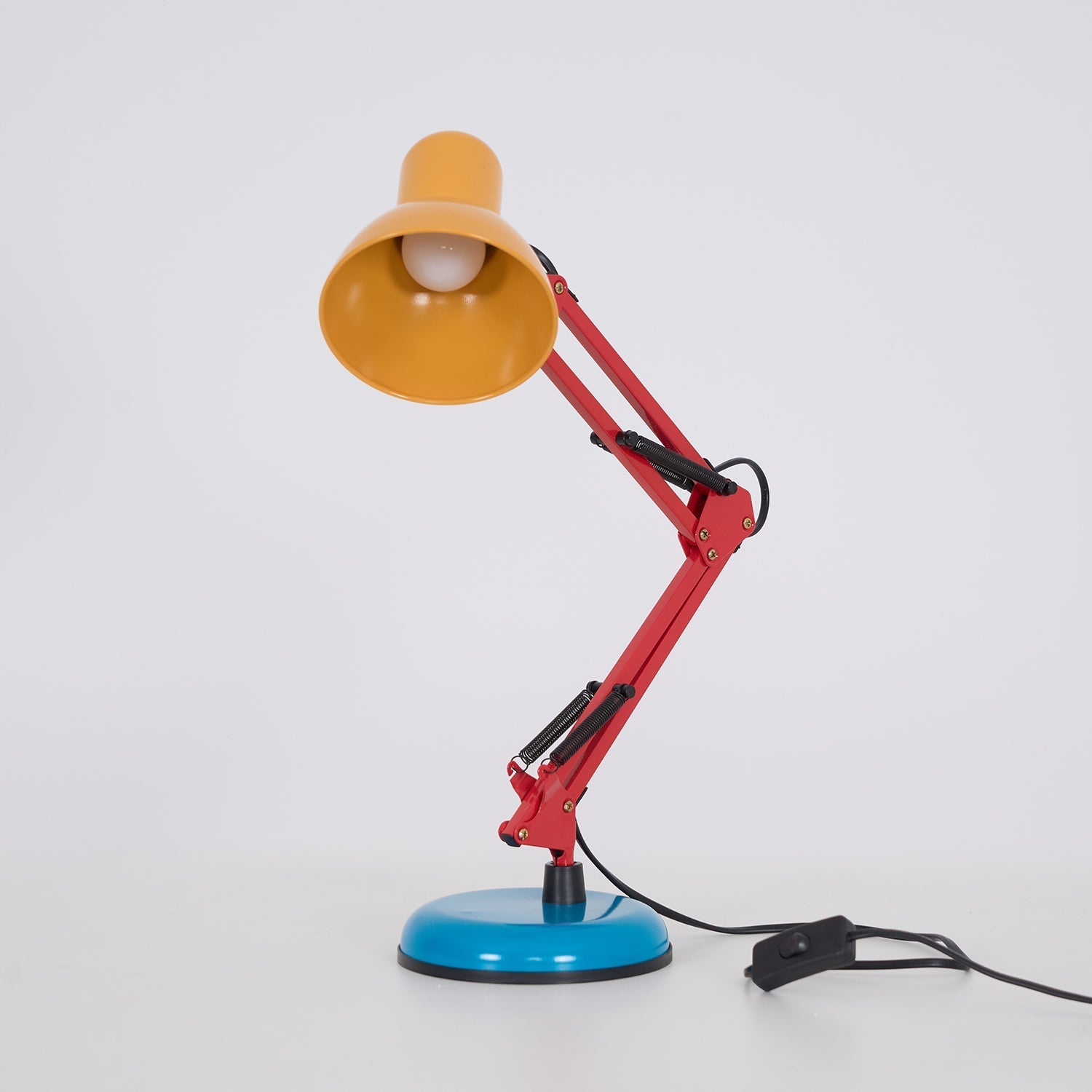 Velmora | Lampada da Scrivania Regolabile e Colorata con Braccio Meccanico e Design Plug-In