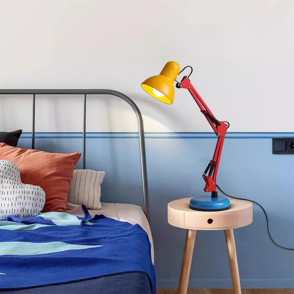 Velmora | Lampada da Scrivania Regolabile e Colorata con Braccio Meccanico e Design Plug-In