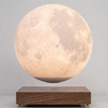 Lampada a forma di luna galleggiante su base di legno