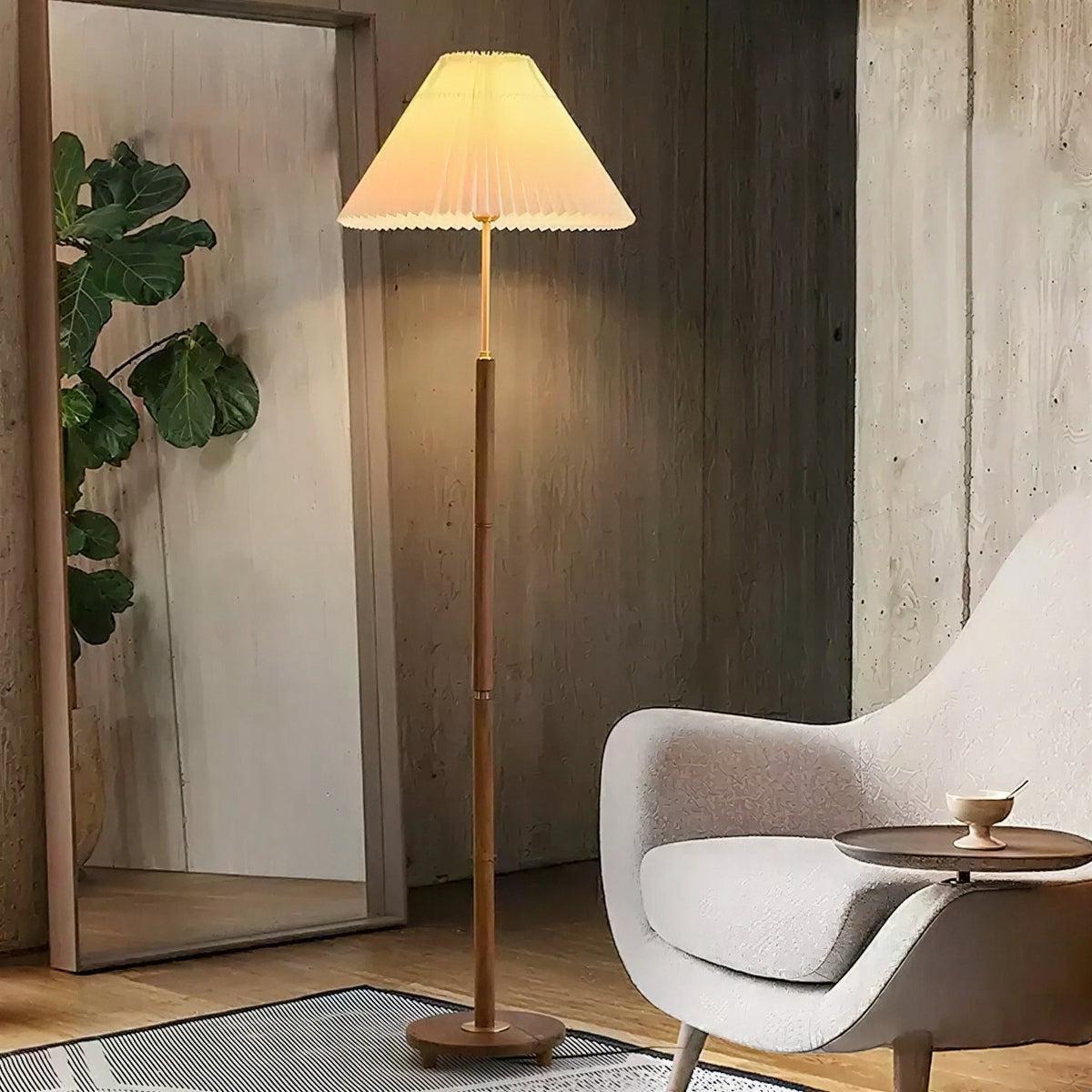 Lampada da Terra con Paralume Pieghettato a Cono