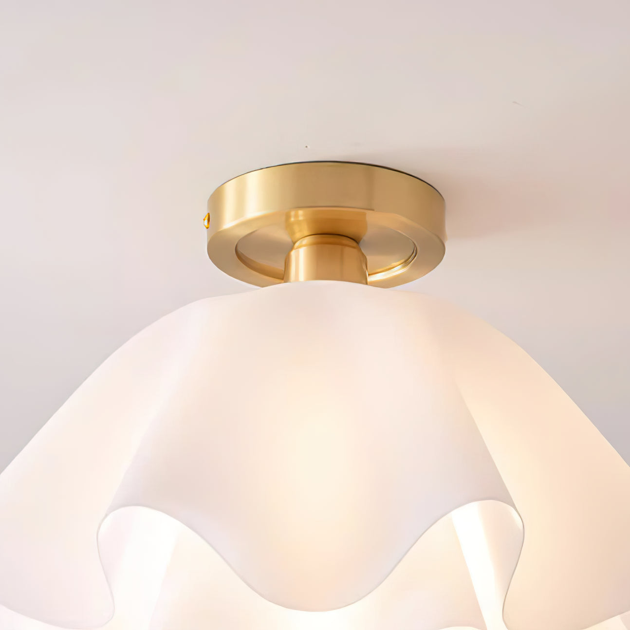 Eloriah | Lampadario in Ottone Pieghettato con Attacco E27 per Illuminazione Elegante di Bagni e Camere da Letto