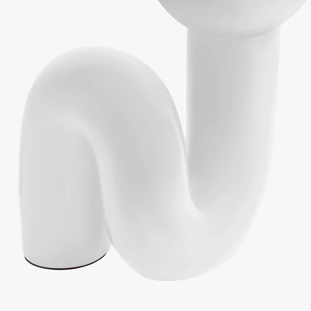 Avellon | Elegante Lampada da Tavolo con Base Scultorea e Luce Ambientale Soffusa