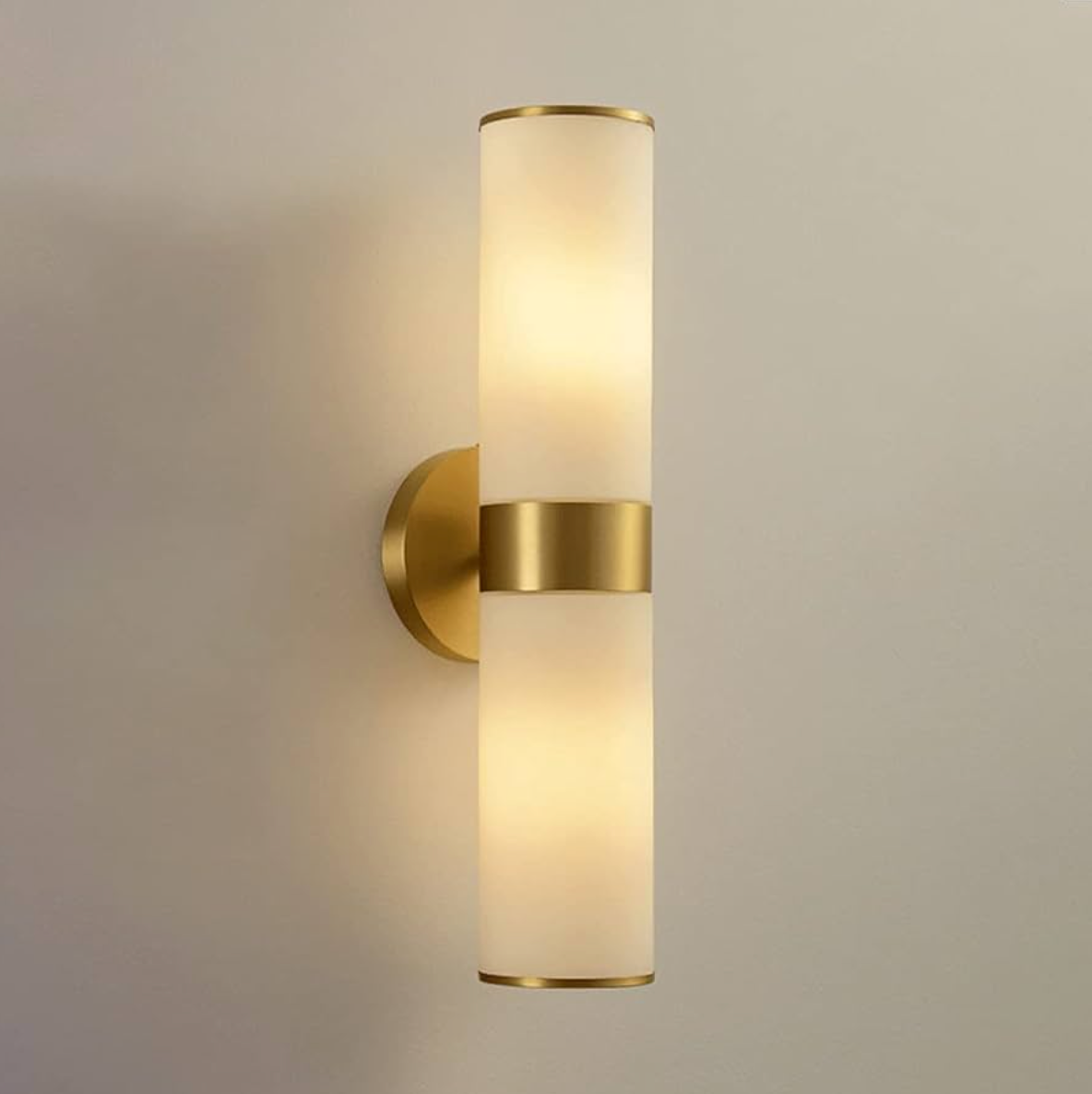 Lampada da parete elegante in tonalità oro ispirata alla natura