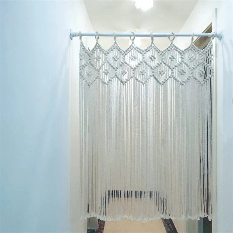 Tenda appesa in macramè tessuta a mano