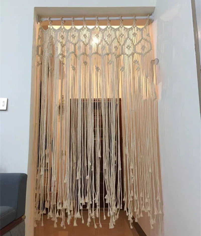 Tenda appesa in macramè tessuta a mano