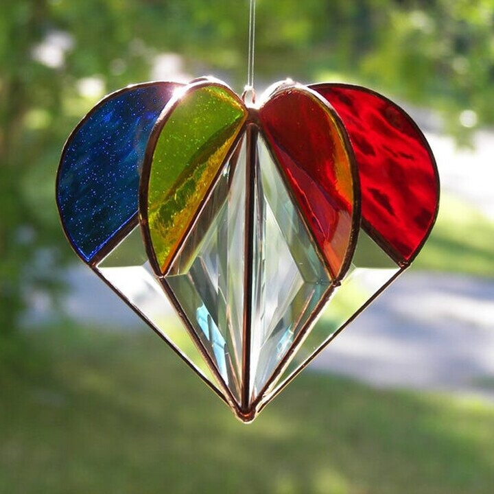 Cuore solare fatto a mano in vetro colorato