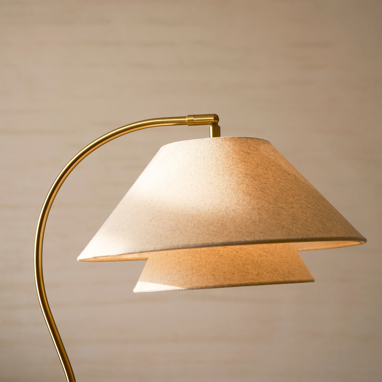 Silvara | Lampada da Terra Moderna con Design a Doppio Paralume in Tessuto per Ambienti Raffinati