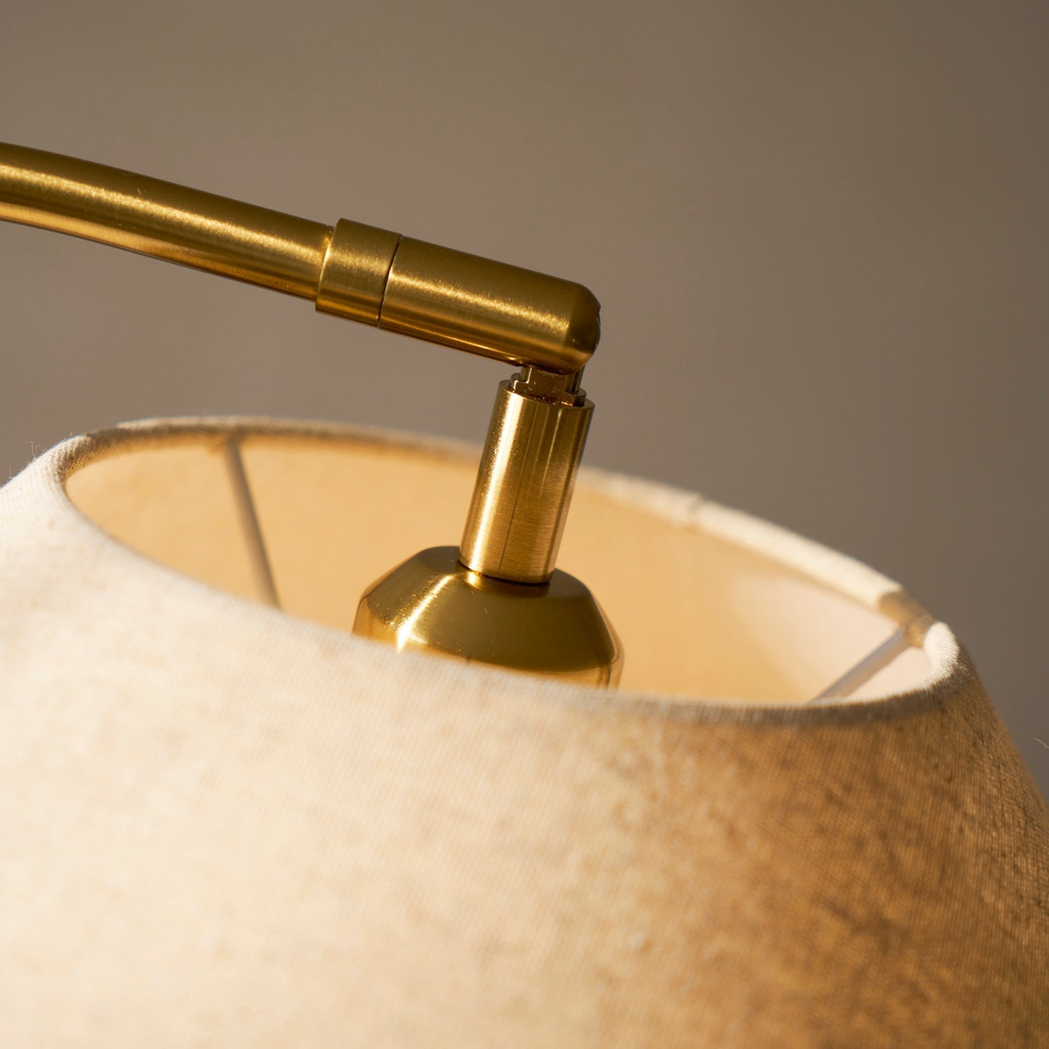 Silvara | Lampada da Terra Moderna con Design a Doppio Paralume in Tessuto per Ambienti Raffinati