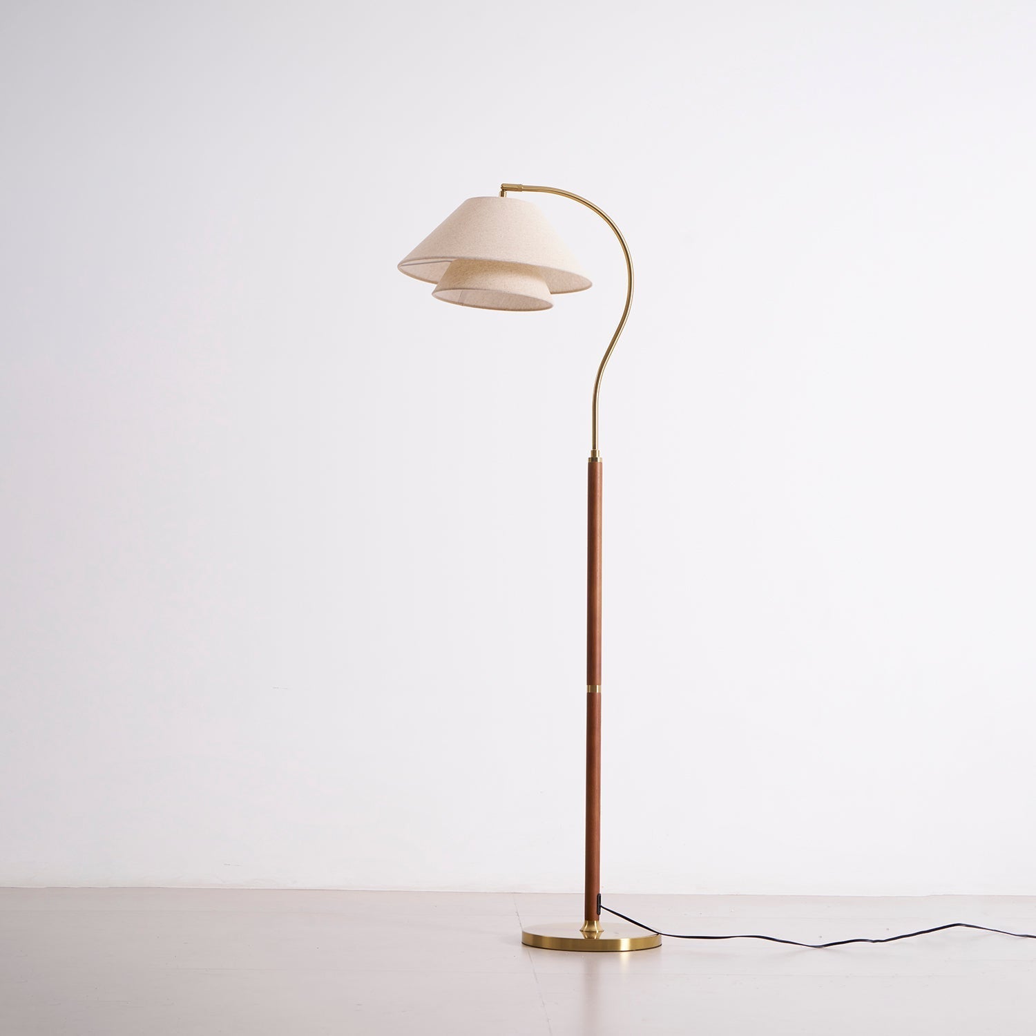 Silvara | Lampada da Terra Moderna con Design a Doppio Paralume in Tessuto per Ambienti Raffinati