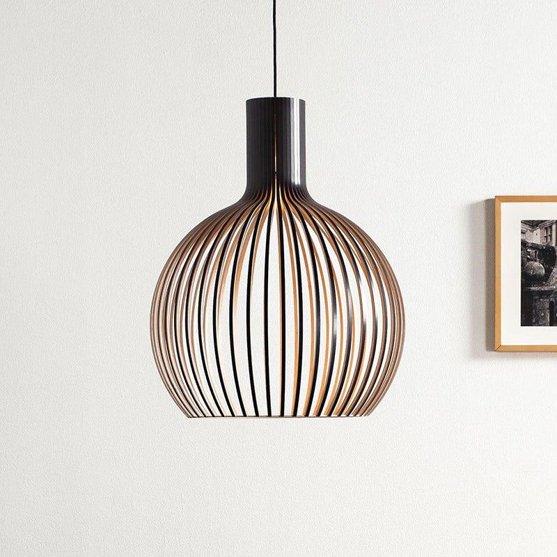 Lampada a sospensione in legno fatta a mano