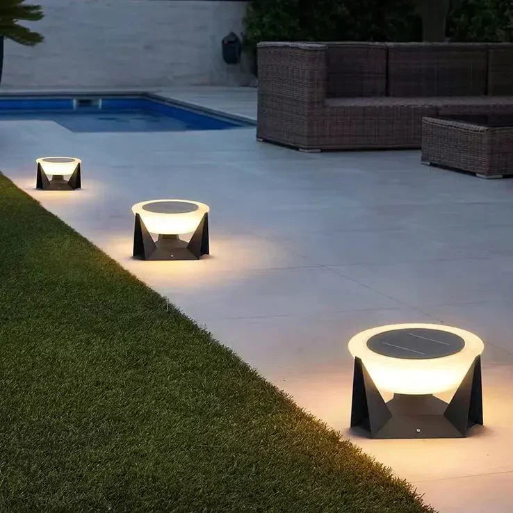Lampada da Giardino Solare Nera con Struttura Quadrata e Parte Superiore Bianca