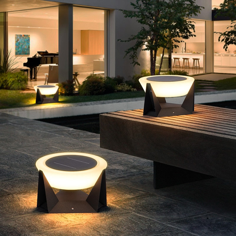Lampada da Giardino Solare Nera con Struttura Quadrata e Parte Superiore Bianca