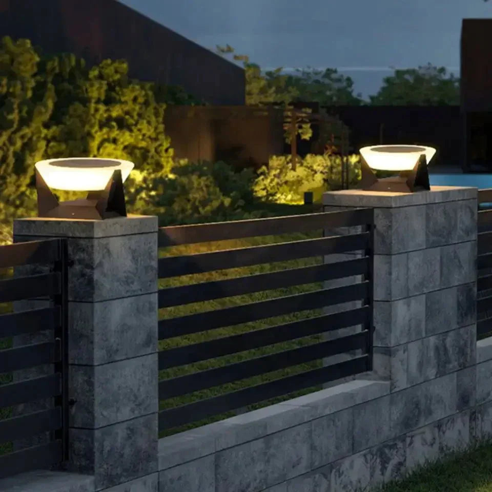 Lampada da Giardino Solare Nera con Struttura Quadrata e Parte Superiore Bianca