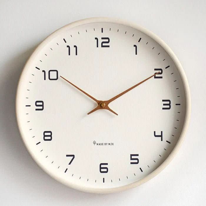 NORDICTIMBER – Orologio da parete moderno in legno massello marrone e crema