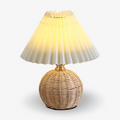 Brolly – Lampada da Tavolo Plissettata in Rattan con Paralume Conico