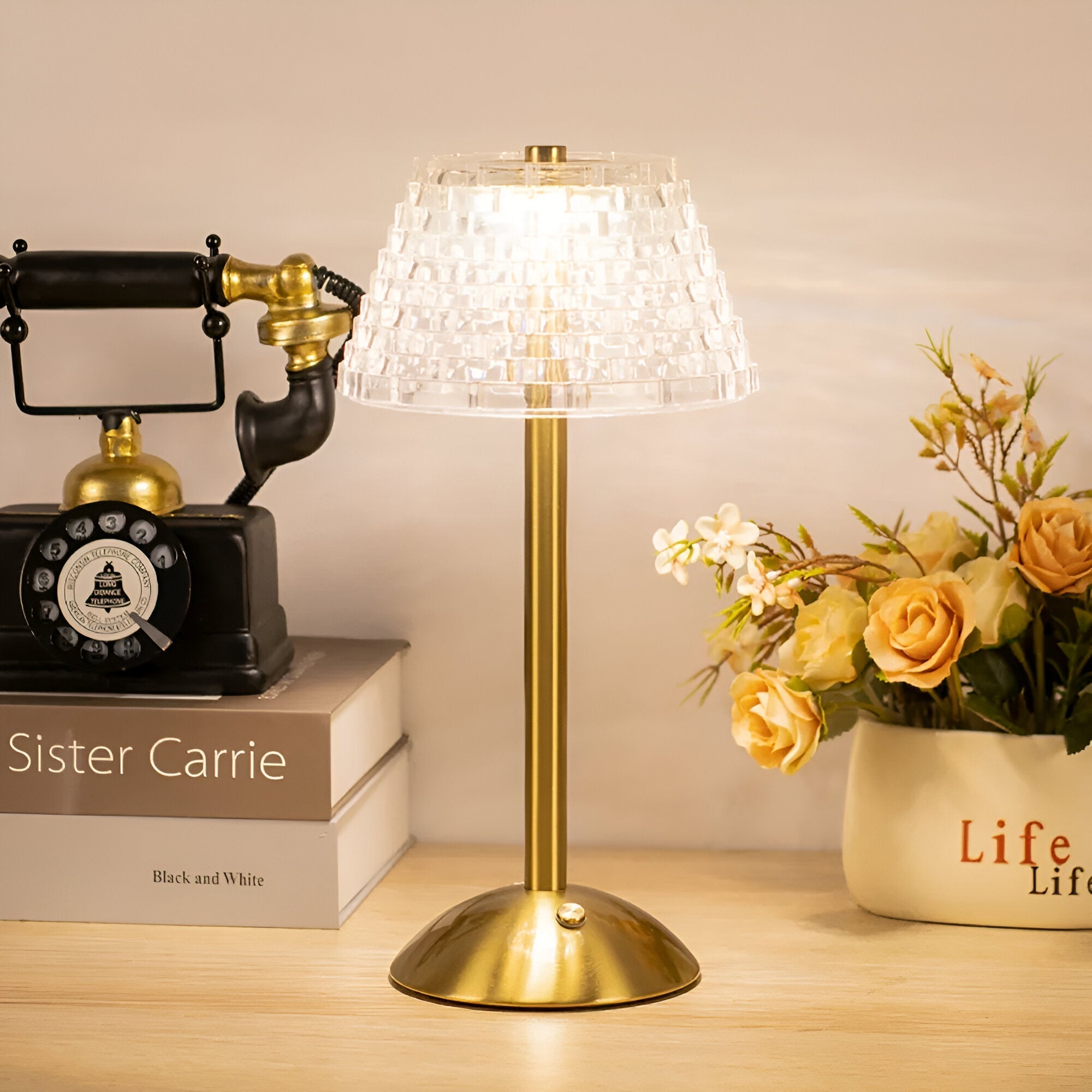 Valerie | Lampada da Tavolo Wireless Elegante con Design Senza Tempo