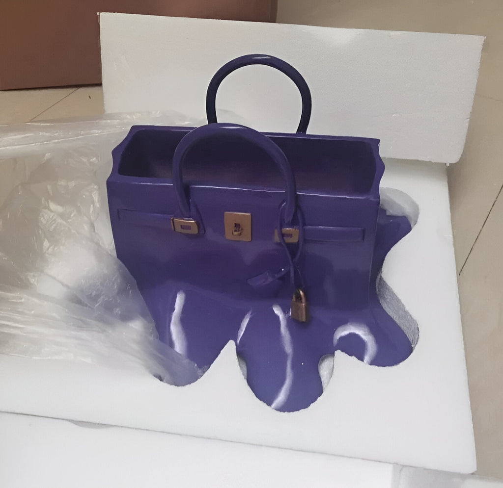Melantha - Vaso Elegante in Resina con Silhouette di Borsa
