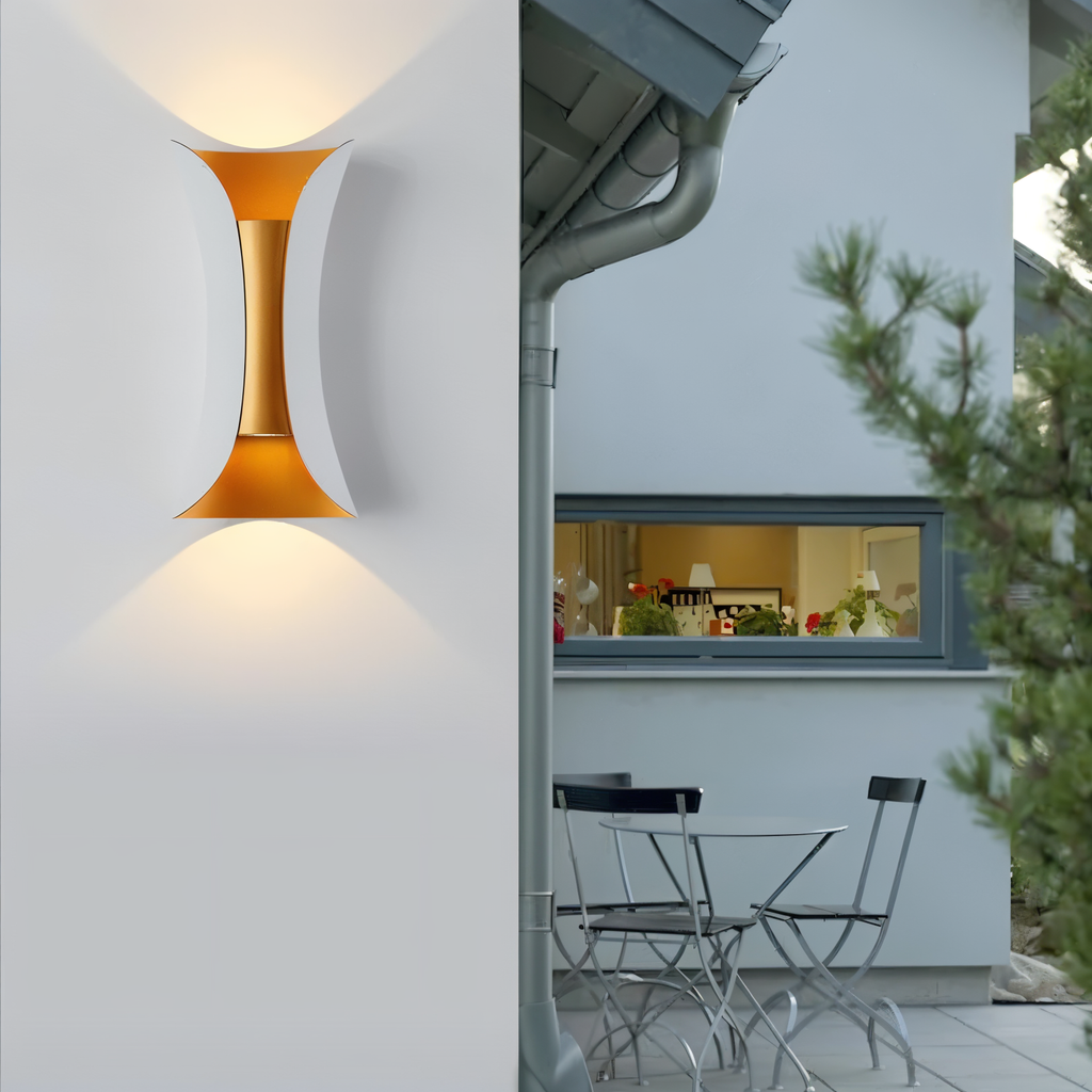 DualGlow Applique – Applique LED Doppia Faccia per Esterni in Design Nero/Oro