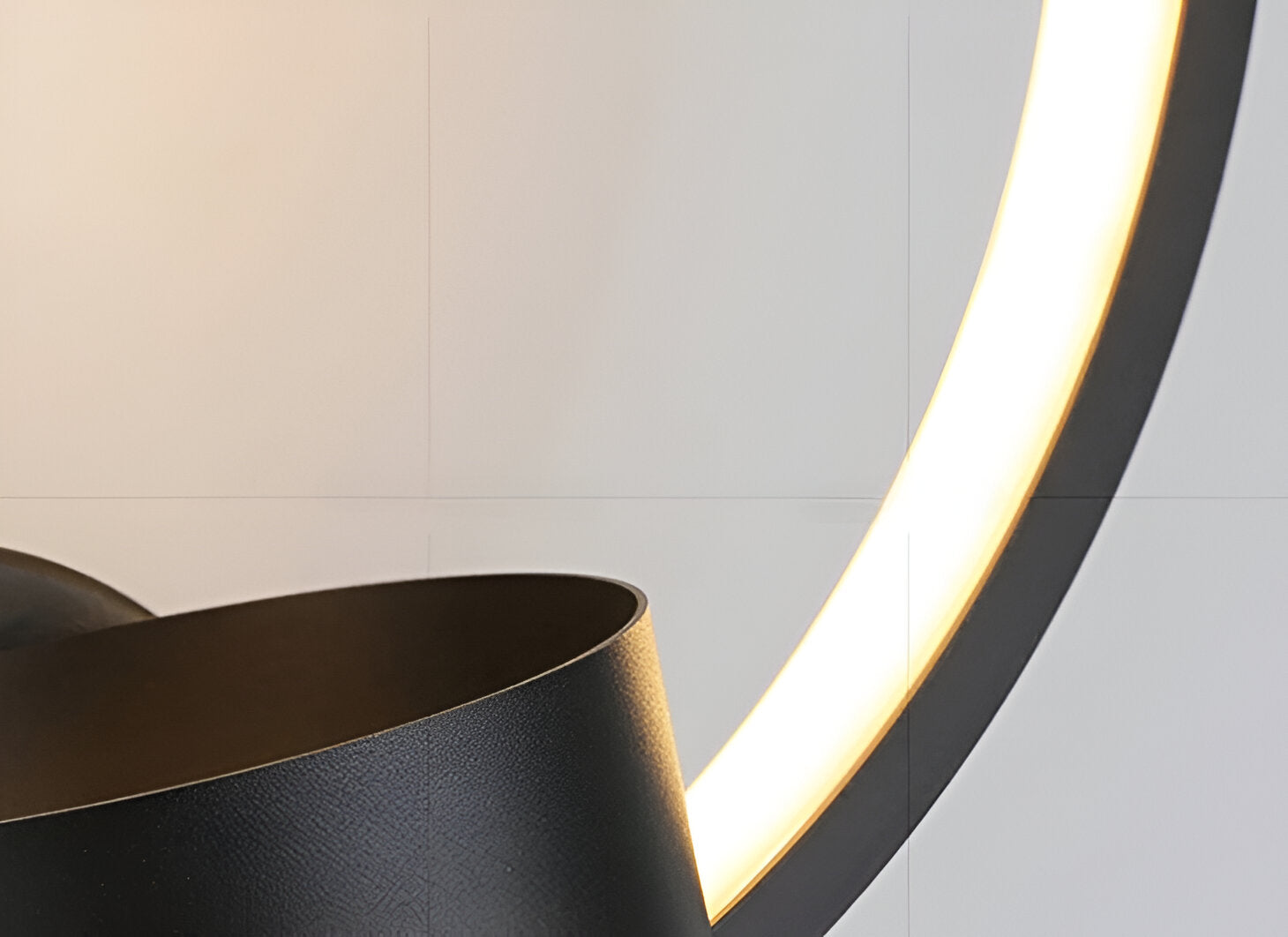 LumiGrow – Lampada da Parete LED Minimalista con Portavaso Integrato