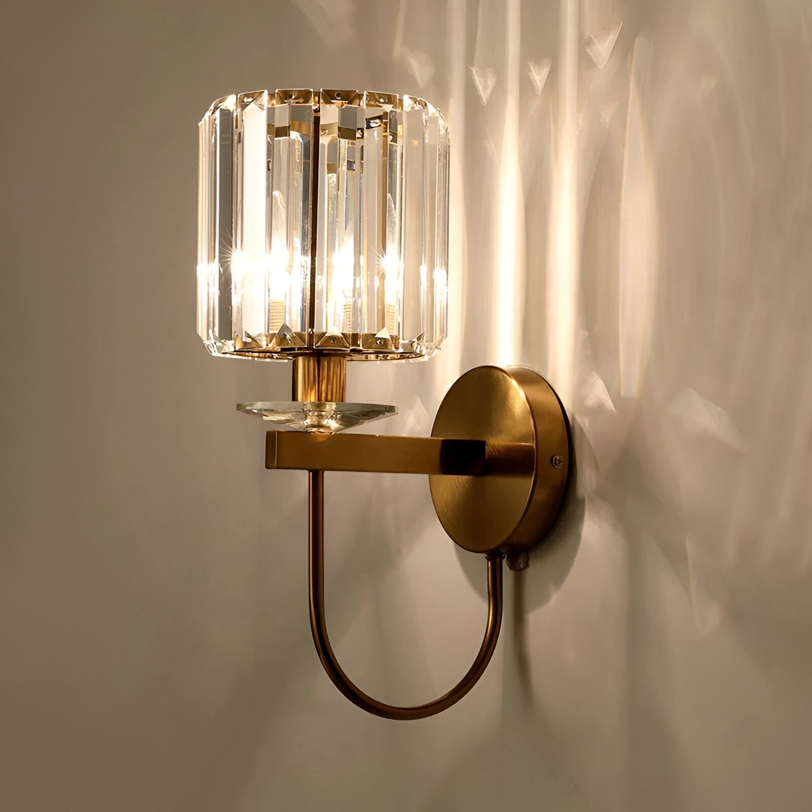 LustraRay – Applique Vintage in Cristallo con Design Cilindrico e Illuminazione a LED