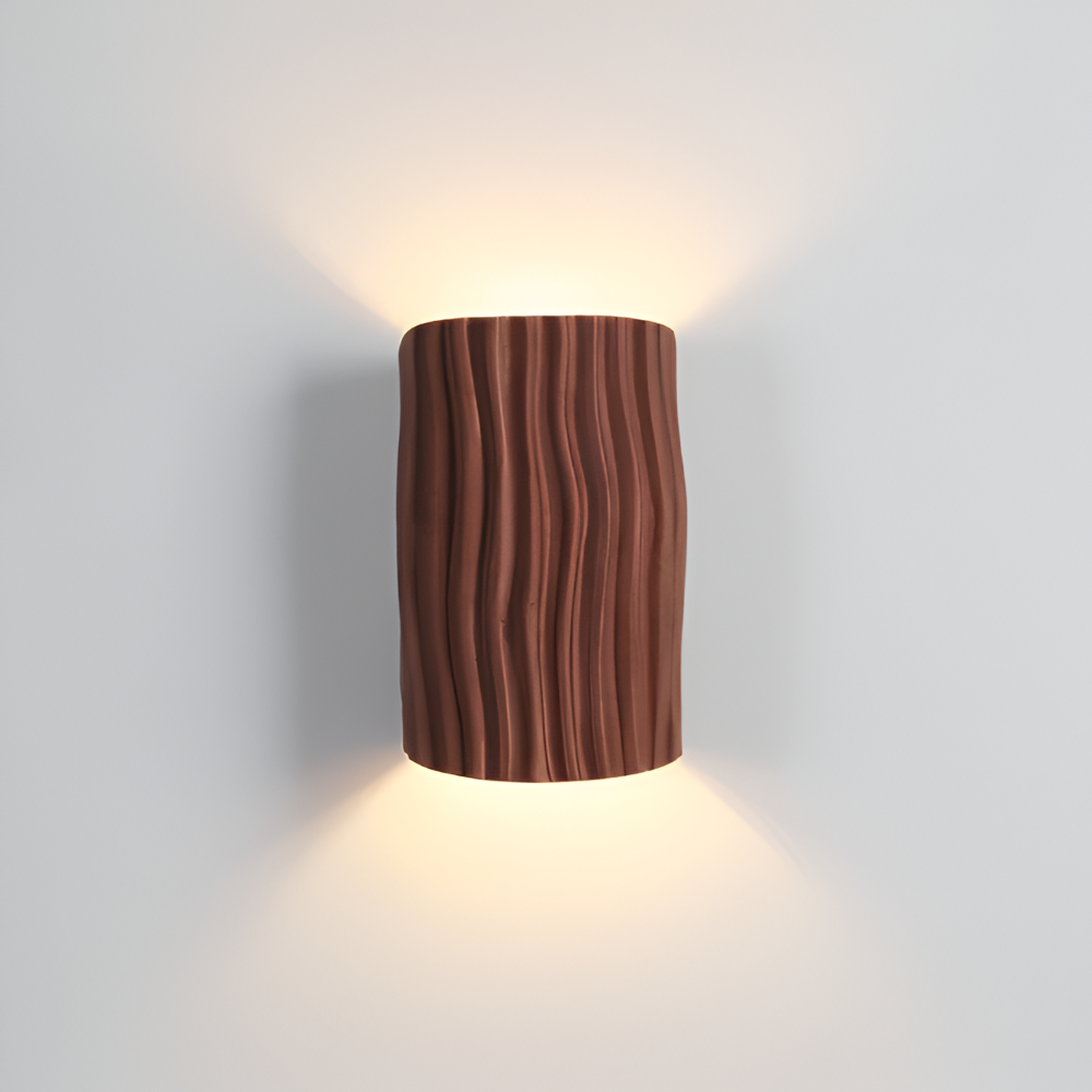 HuePleat – Applique Curvo Pieghettato in Resina con Illuminazione LED Direzionata Verso l'Alto e Verso il Basso