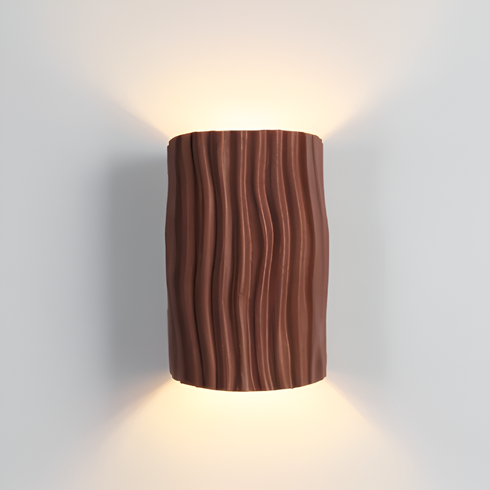 HuePleat – Applique Curvo Pieghettato in Resina con Illuminazione LED Direzionata Verso l'Alto e Verso il Basso