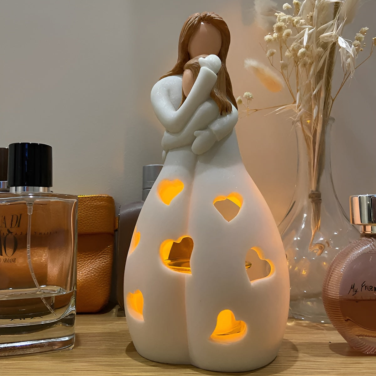 Figura di Madre e Figlia Abbracciante Porta Candela Flickering - LoveGlow
