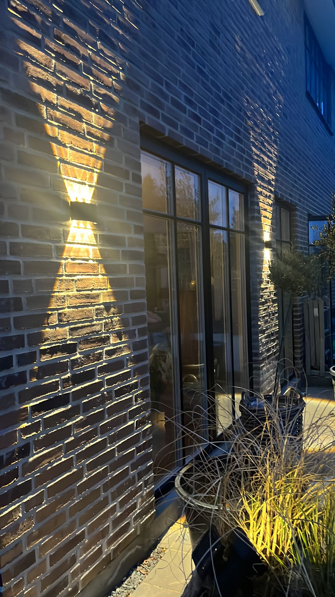 Avelira | Moderno Applique da Esterno LED Up Down in Alluminio Nero Sabbiato e Luce Calda 3000K