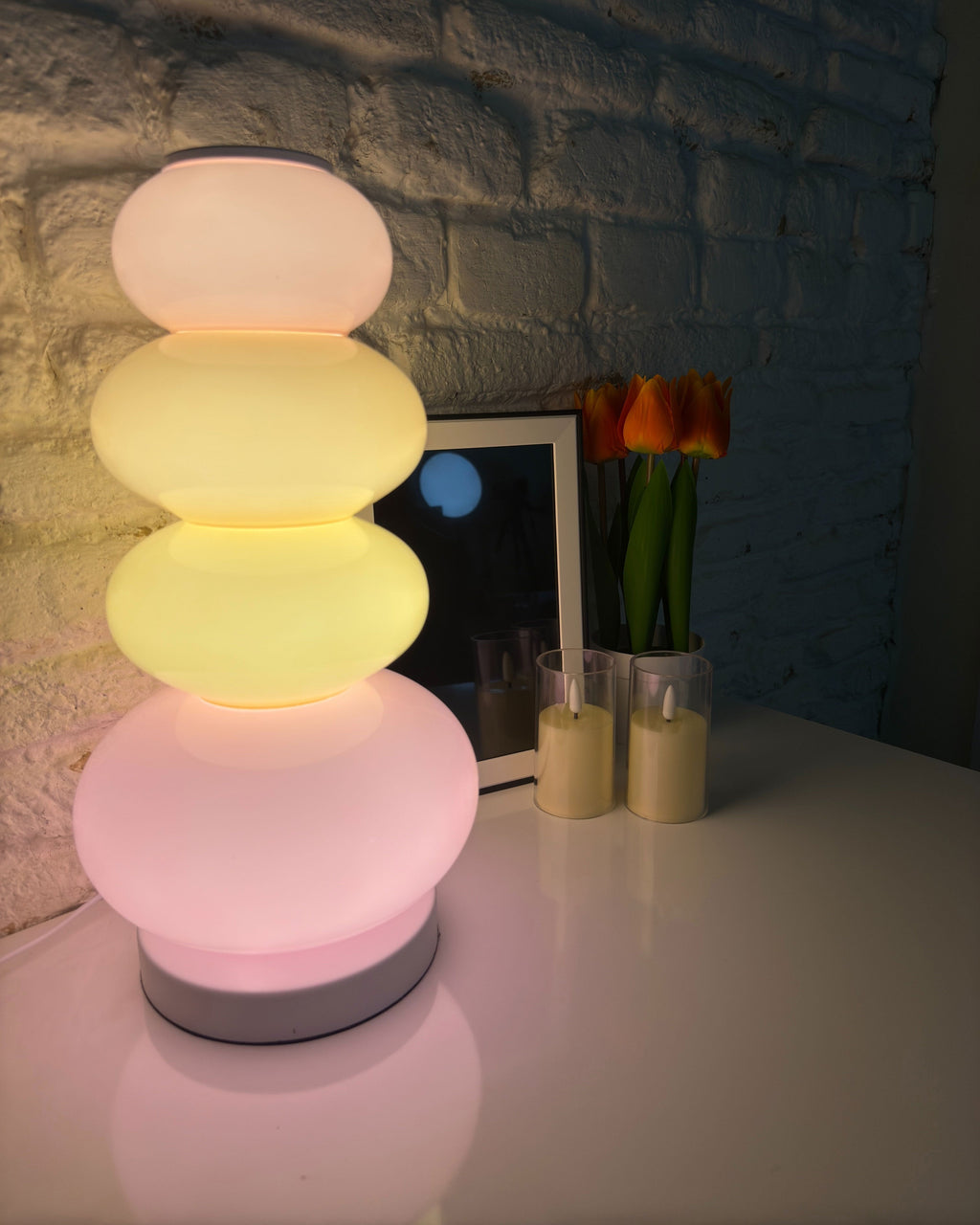 Avenora | Lampada da Terra Scultorea con LED da 2400lm per Soggiorni Moderni