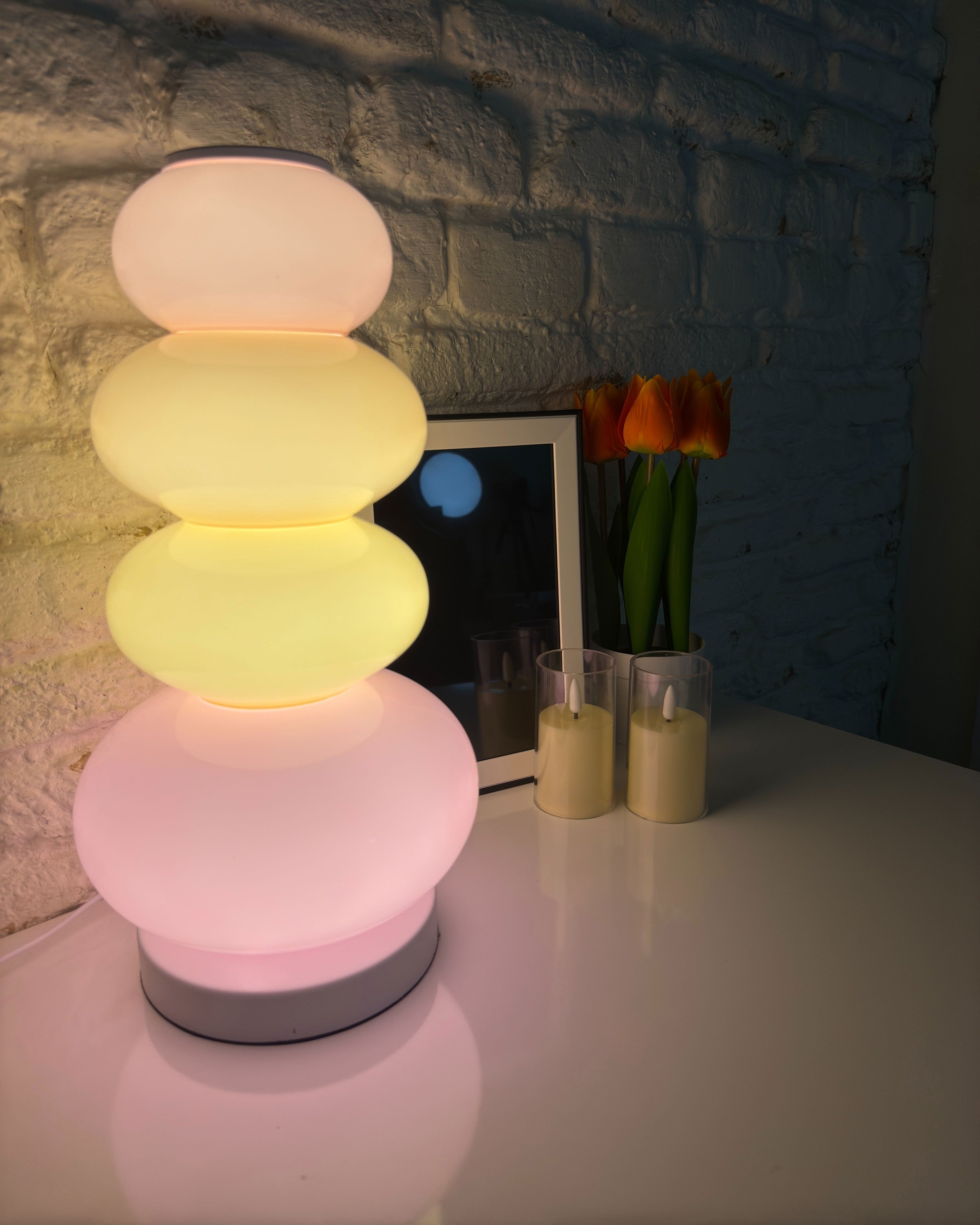 Avenora | Lampada da Terra Scultorea con LED da 2400lm per Soggiorni Moderni