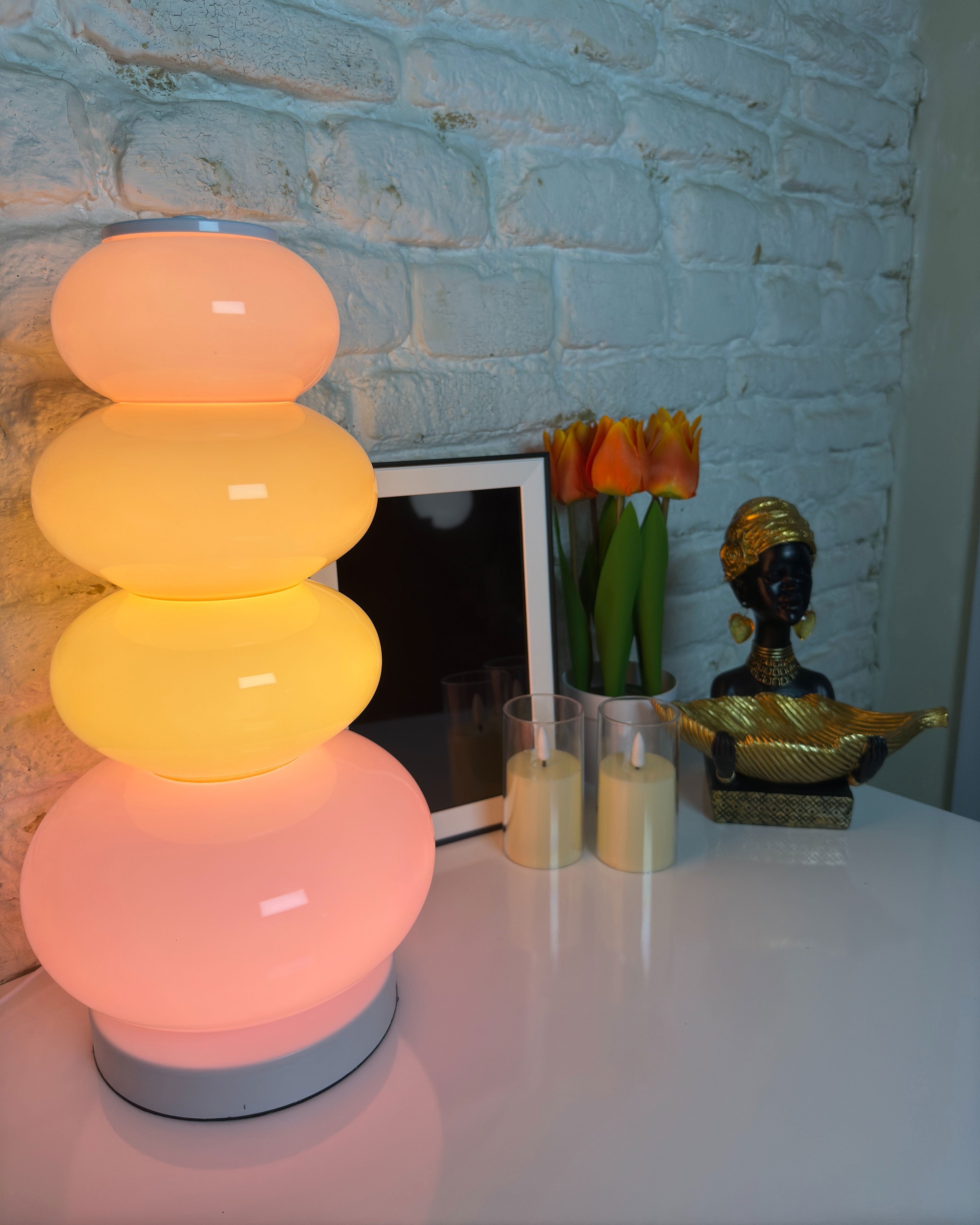 Avenora | Lampada da Terra Scultorea con LED da 2400lm per Soggiorni Moderni